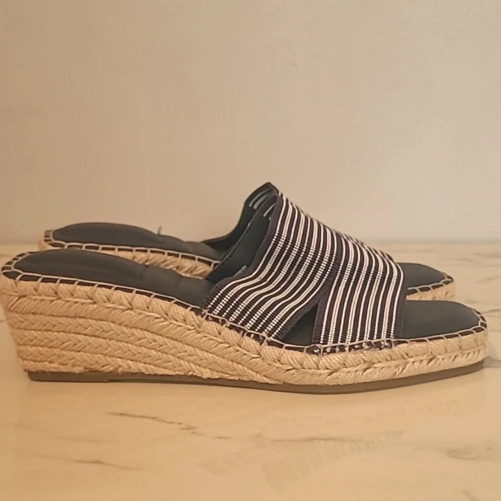 Me Too Cayman Navy Striped Wedge Slip-on Sandals Stretch Bands Wmns 9 Coastal
